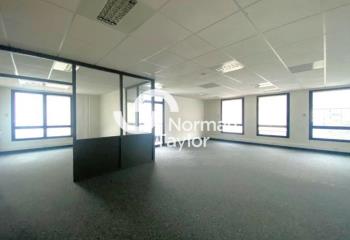 Location bureaux - Proche magasin BUT  à Saint-Priest - 69800