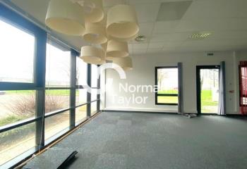 Location bureaux - Proche magasin BUT