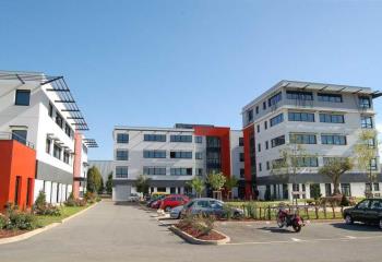 Location bureaux - Proche A43, tramway et gare TGV Lyon Part-Dieu  à Saint-Priest - 69800