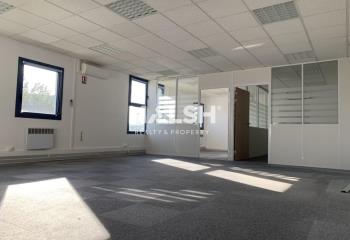 Location de bureaux dans l'immeuble Eperon en ZA à  à Saint-Quentin-Fallavier - 38070