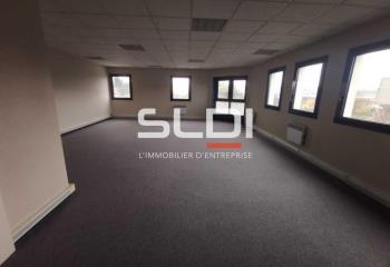 Location bureaux - Proche A43 et gare SNCF  à Saint-Quentin-Fallavier - 38070