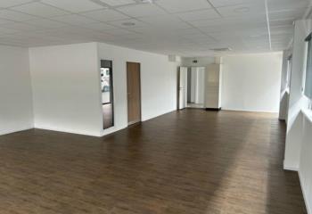 Location bureaux - Proche réseau TRACE  à Sainte-Croix-en-Plaine - 68127