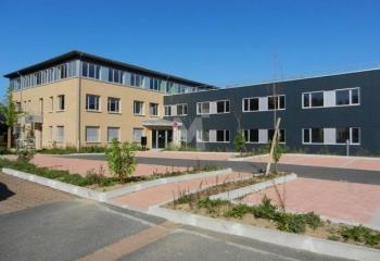 Location bureaux - Proche gare RER D et autoroutes  à Savigny-le-Temple - 77176