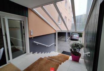 Location bureaux - Proche autoroute A480 et tram