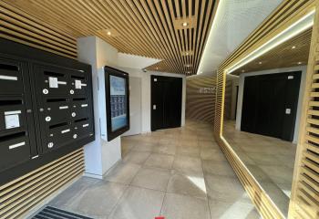 Surface de bureaux à la location proche axes routiers à  à Seyssins - 38180