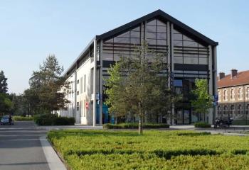 Location bureaux - Proche gare, aéroport et autoroutes  à Soissons - 02200