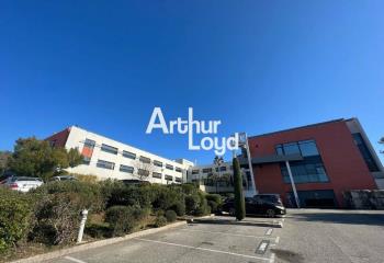 Location de bureaux - vue dégagée Golf - A8  à Sophia Antipolis - 06560