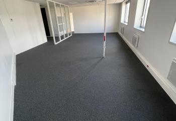 Bureaux à louer au pied de l'arrêt de bus 
