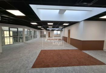 Location bureaux - Proche RER A et commerces