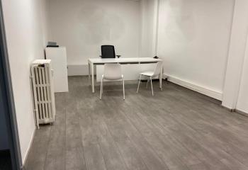 Location bureaux centre - Parking souterrain et deux places privatives  à Toulon - 83000