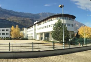 Location bureaux - Proche autoroute A51 et bus