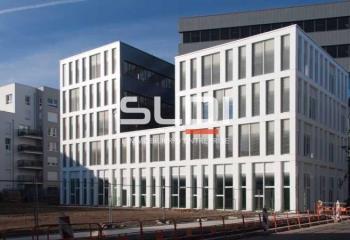 Location bureaux - Carré de Soie, proche métro, tramway, bus et aéroport  à Vaulx-en-Velin - 69120