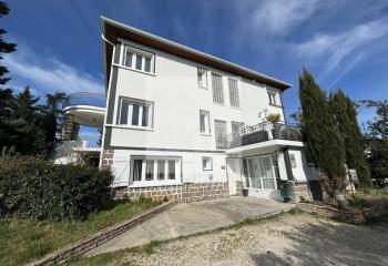Location bureaux - Proche A42 et périphérique Laurent Bonnevay  à Vaulx-en-Velin - 69120