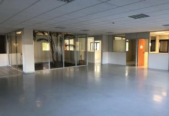 Location bureaux - Proche A42/43/46 et transports  à Vaulx-en-Velin - 69120