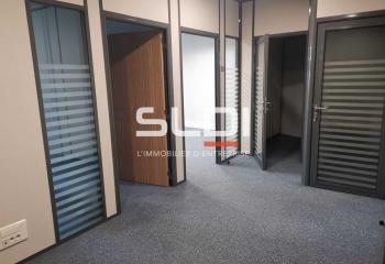 Location de bureaux Bourgoin-Jallieu - immeuble le Dauphine - A43 - bus  à Vaulx-Milieu - 38090