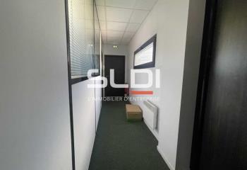 Location bureaux - Proche périphérique Laurent Bonnevay et transports  à Vénissieux - 69200