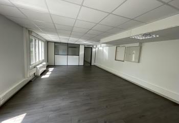 Location bureaux - Proche périphérique, SNCF et bus  à Vertou - 44120