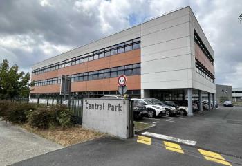 Location bureaux - Proche sortie 17 rocade, bus et gare  à Villenave-d'Ornon - 33140