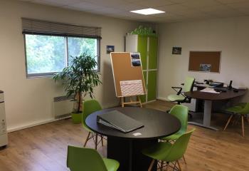 Location bureaux - Proche sortie 17, ZA Chanteloiseau et gare LGV  à Villenave-d'Ornon - 33140
