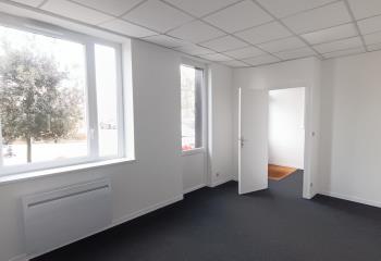 Location bureaux - Parc de la Plaine, proche métro et autoroutes  à Villeneuve-d'Ascq - 59491