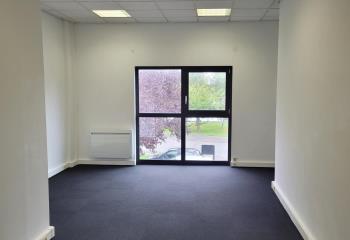 Location bureaux - Proche autoroutes A27, A1, A23, A25 et Métro 4 Cantons Grand Stade  à Villeneuve-d'Ascq - 59491