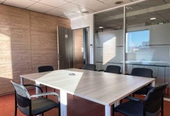 Location bureaux - Proche Place Charpennes, métro et tramway  à Villeurbanne - 69100