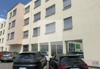 Location bureaux - Proche périphérique Laurent Bonnevay et métro A  à Villeurbanne - 69100