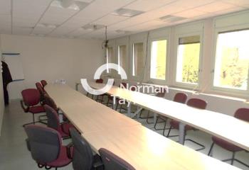 Location bureaux - Proche transports en commun  à Villeurbanne - 69100