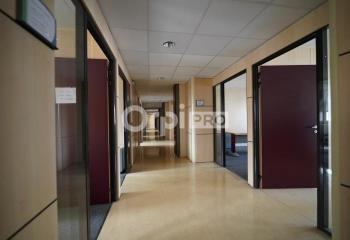 Location bureaux - Proche métro Flachet et bus C26  à Villeurbanne - 69100