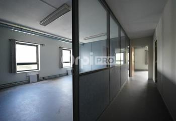 Location bureaux - Proche bus C3, C11, C26 et centre-ville  à Villeurbanne - 69100