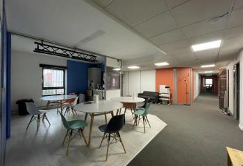 Location bureaux - Proche métro Flachet et tramway T3  à Villeurbanne - 69100