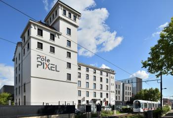 Bureaux à la location dans l'immeuble Pixel proche T3 à  à Villeurbanne - 69100