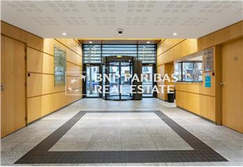 Bureaux à louer au pied du métro et de la gare RER à