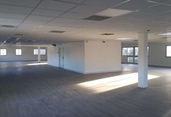 Location bureaux - Proche aéroport Marseille Provence et gare TGV  à Vitrolles - 13127