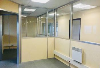 QSurface de bureaux à la location proche A16 et gare à  à Warluis - 60430