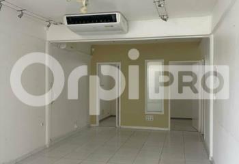 Location local commercial  Les Abymes (97139) - 80 m²