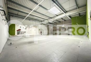 Location local commercial Abrest (03200) - 1000 m²  à Abrest - 03200