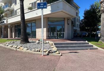 Location local commercial Antibes (06600) - 74 m²  à Antibes - 06600