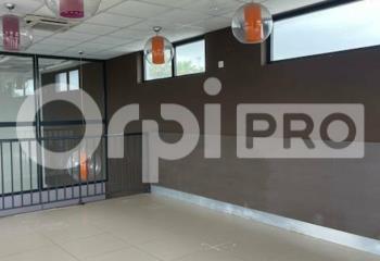 Location local commercial Baie-Mahault (97122) - 300 m²
