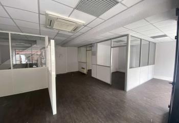 Location local commercial Bordeaux (33300) - 174 m²  à Bordeaux - 33000