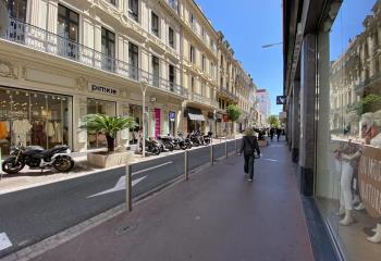 Location local commercial Cannes (06400) - 560 m²  à Cannes - 06400