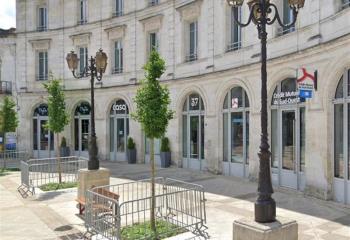 Local commercial à louer centre-ville - Double vitrine  à Cognac - 16100