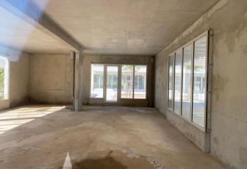Local commercial à louer ou vendre - Proche autoroute  à Hyères - 83400