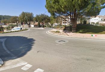 Location local commercial Le Luc (83340) - 330 m²  au Luc - 83340