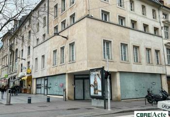 Local commercial à louer centre-ville - Rue St Dizier  à Nancy - 54000