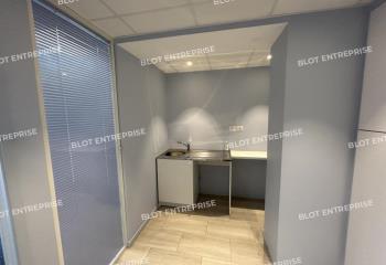 Location local commercial Nantes (44300) - 61 m²  à Nantes - 44000