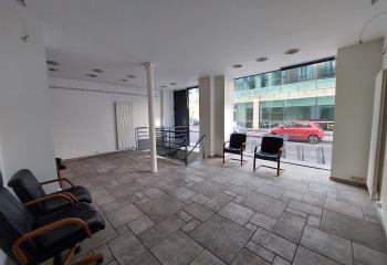 Location bureau RDC - Rue passante