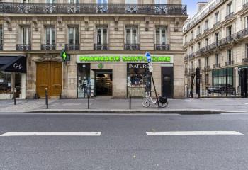 Location local commercial - Proche Saint-Lazare