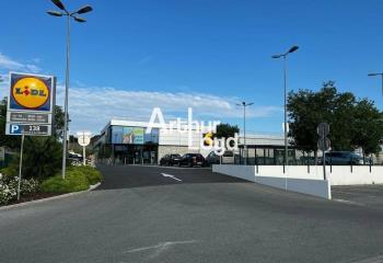 Local commercial à louer - Proche autoroute  à Roquebrune-sur-Argens - 83520