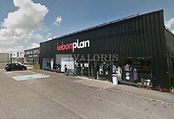 Location local commercial Saint-Germain-du-Puy (18390) - 1000 m²  à Saint-Germain-du-Puy - 18390